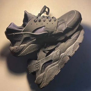 Nike huarache triple black size 11
